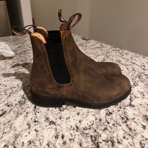 COPY - Worn out of house once.